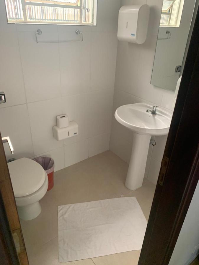 Wanderlust Guest House อูบาตูบา ภายนอก รูปภาพ